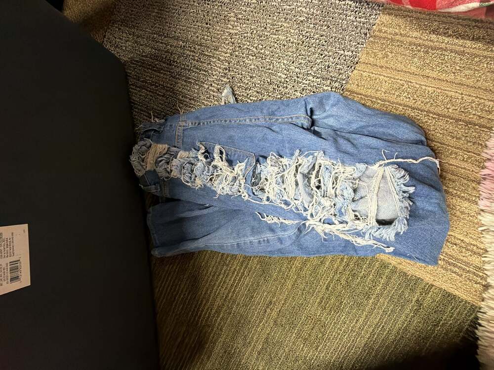 Fashion Nova Size 7 Distressed Skinny Jeans - Picture 5 of 5